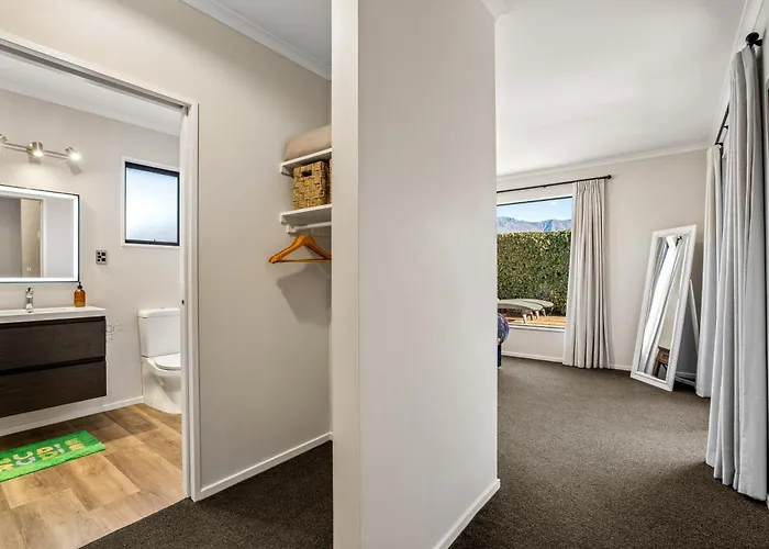 Escape On Rob Roy * Wanaka